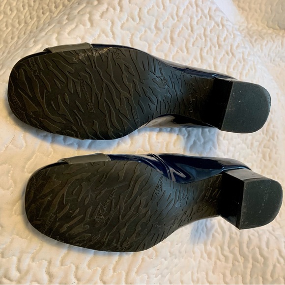 AK Anne Klein iFlex Navy + Gray Patent Pumps 👠 W7 - Picture 4 of 8